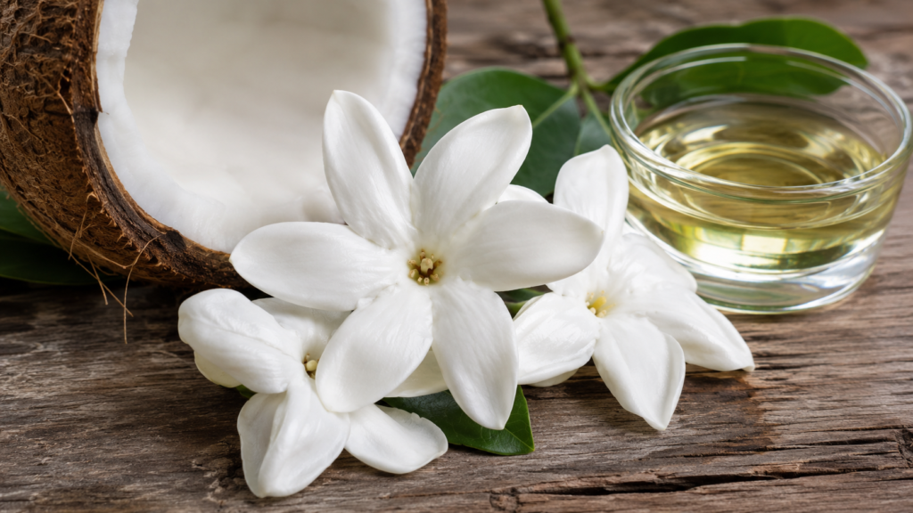 Comment est fabriqué le monoï de Tahiti? De la fleur de tiaré au flacon