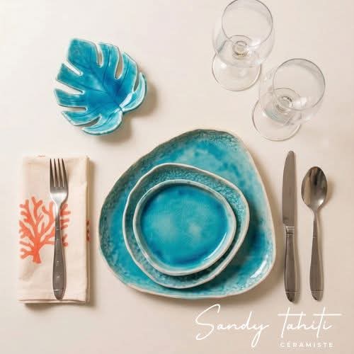 Assiette en céramique turquoise